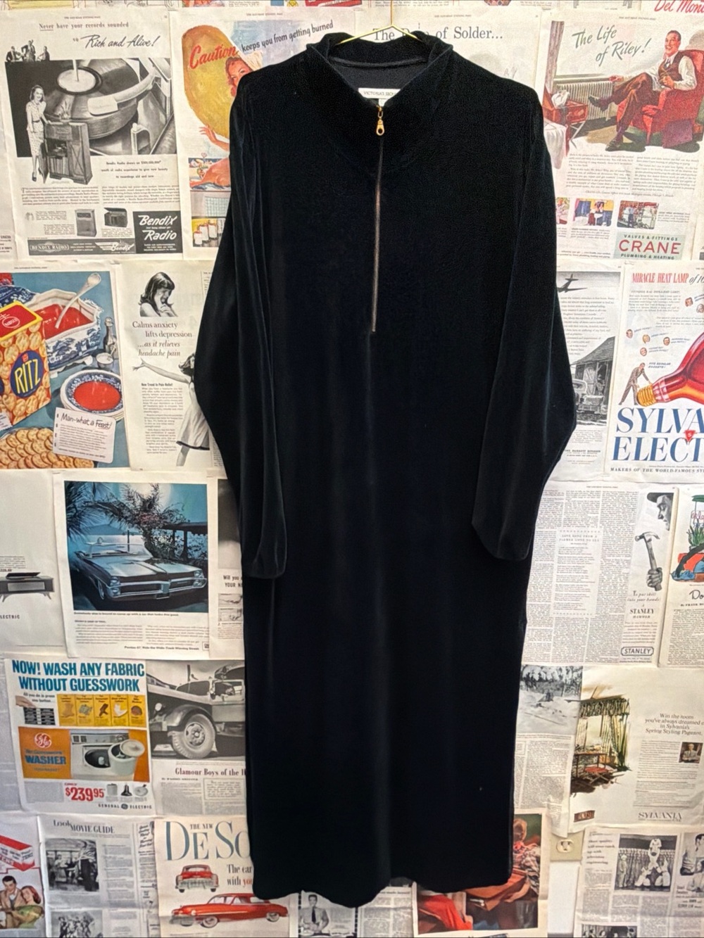Victoria's Secret Black Velour Zip-Front Robe Size Medium